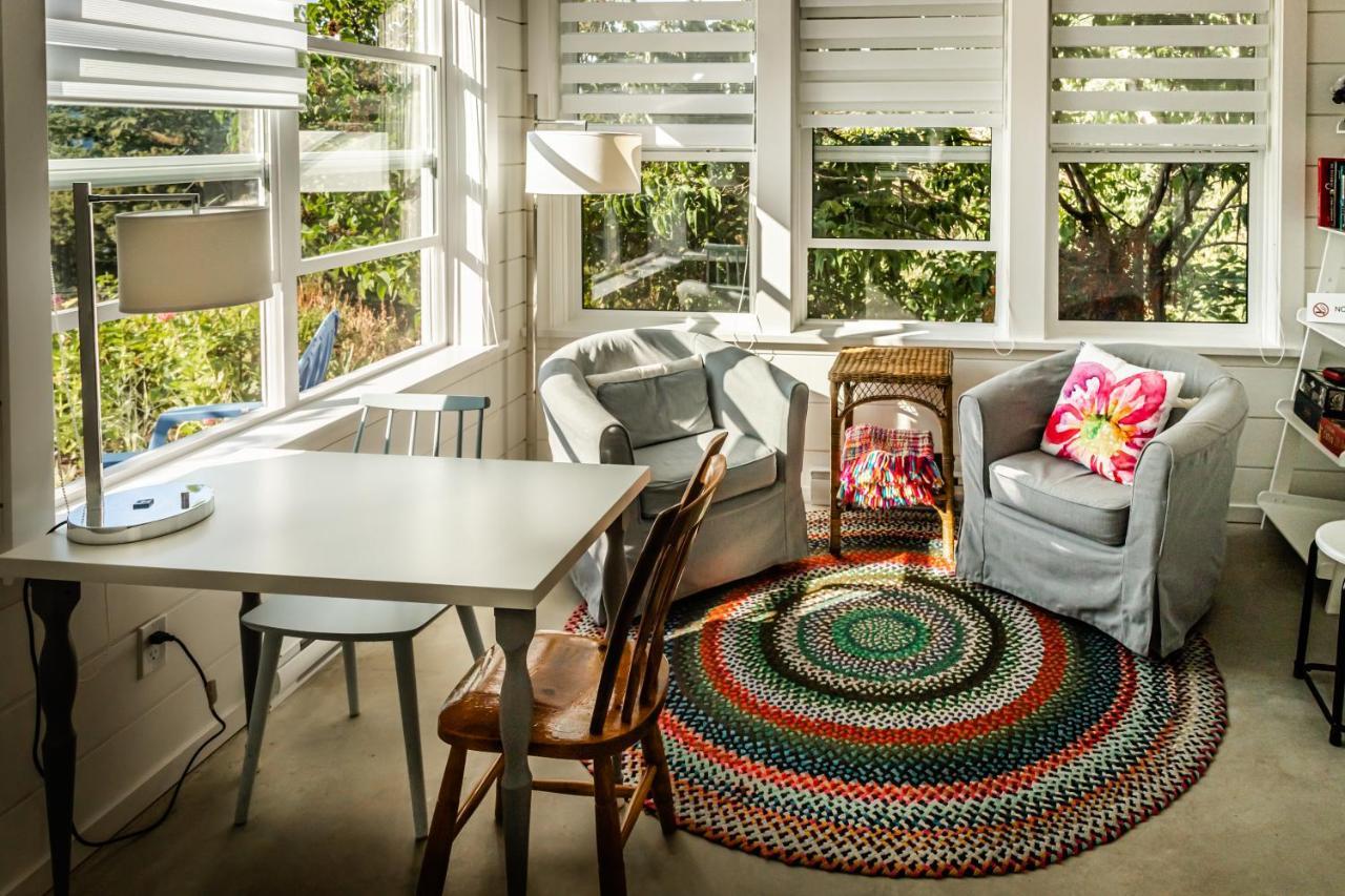 Belle Maison Auprès De La Couette-café
