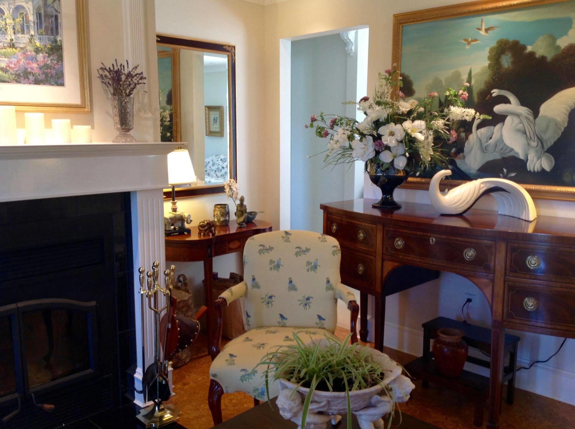 Belle Maison Aupres De La Bed & Breakfast